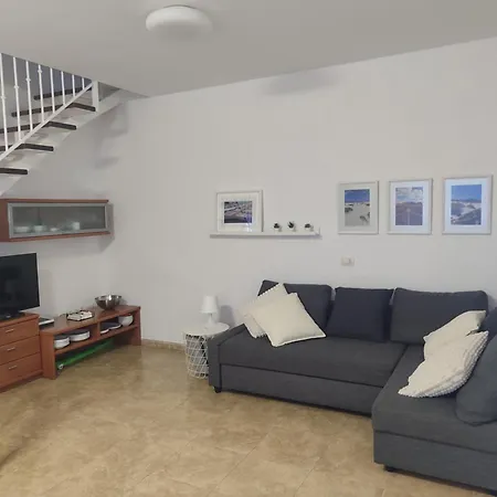 Acogedor Duplex Con Terraza Privada En Apartamento Orzola